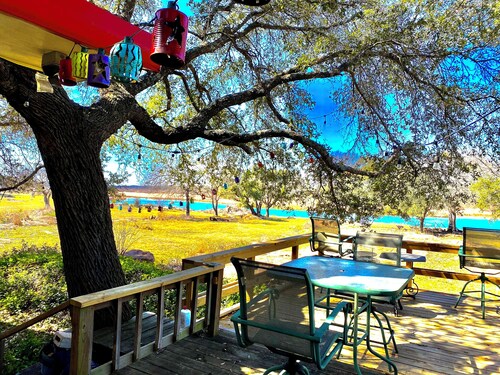 Riverfront Home w/kayaks, firepit, grill, fish 8mi Coopers 8mi Castell Gen Store