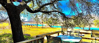 Riverfront Home w/kayaks, firepit, grill, fish 8mi Coopers 8mi Castell Gen Store