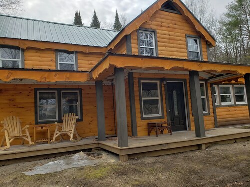 2 STORY ADIRONDACK LOG CABIN-SKI ! SKI! SKI!