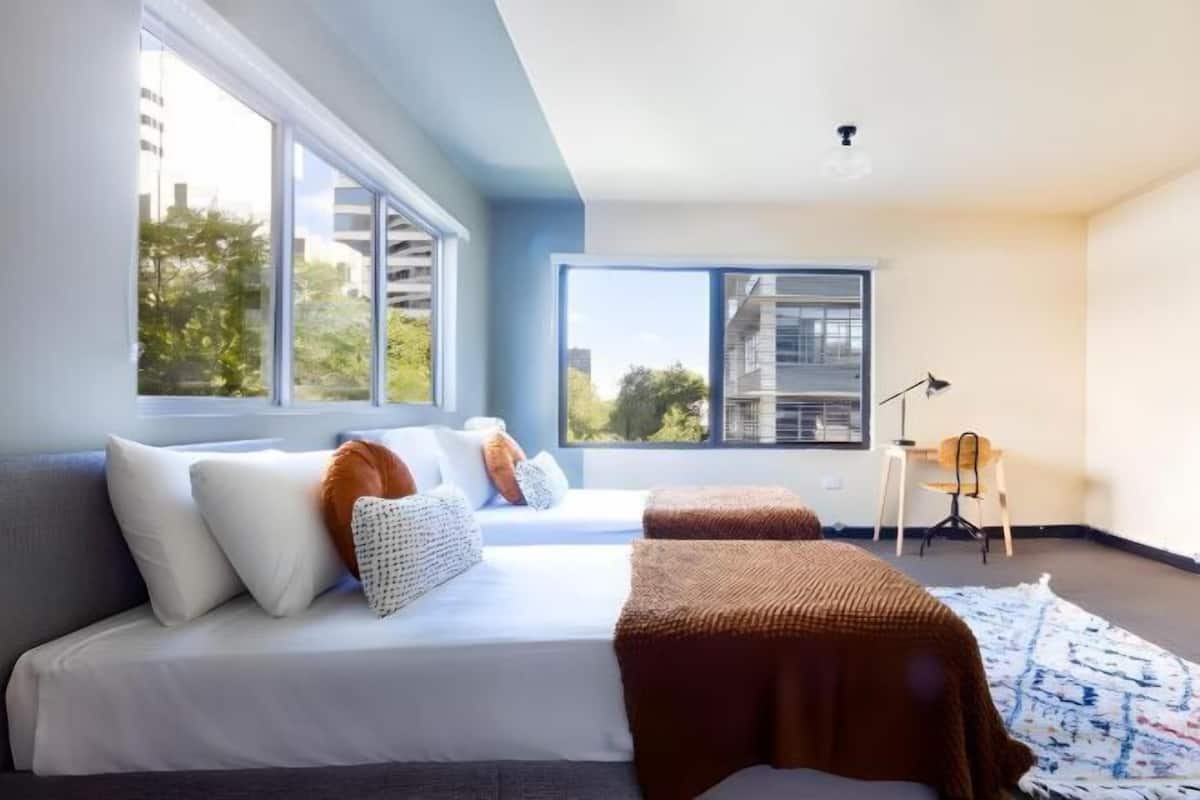 Hypo-allergenic bedding, iron/ironing board, free WiFi, bed sheets