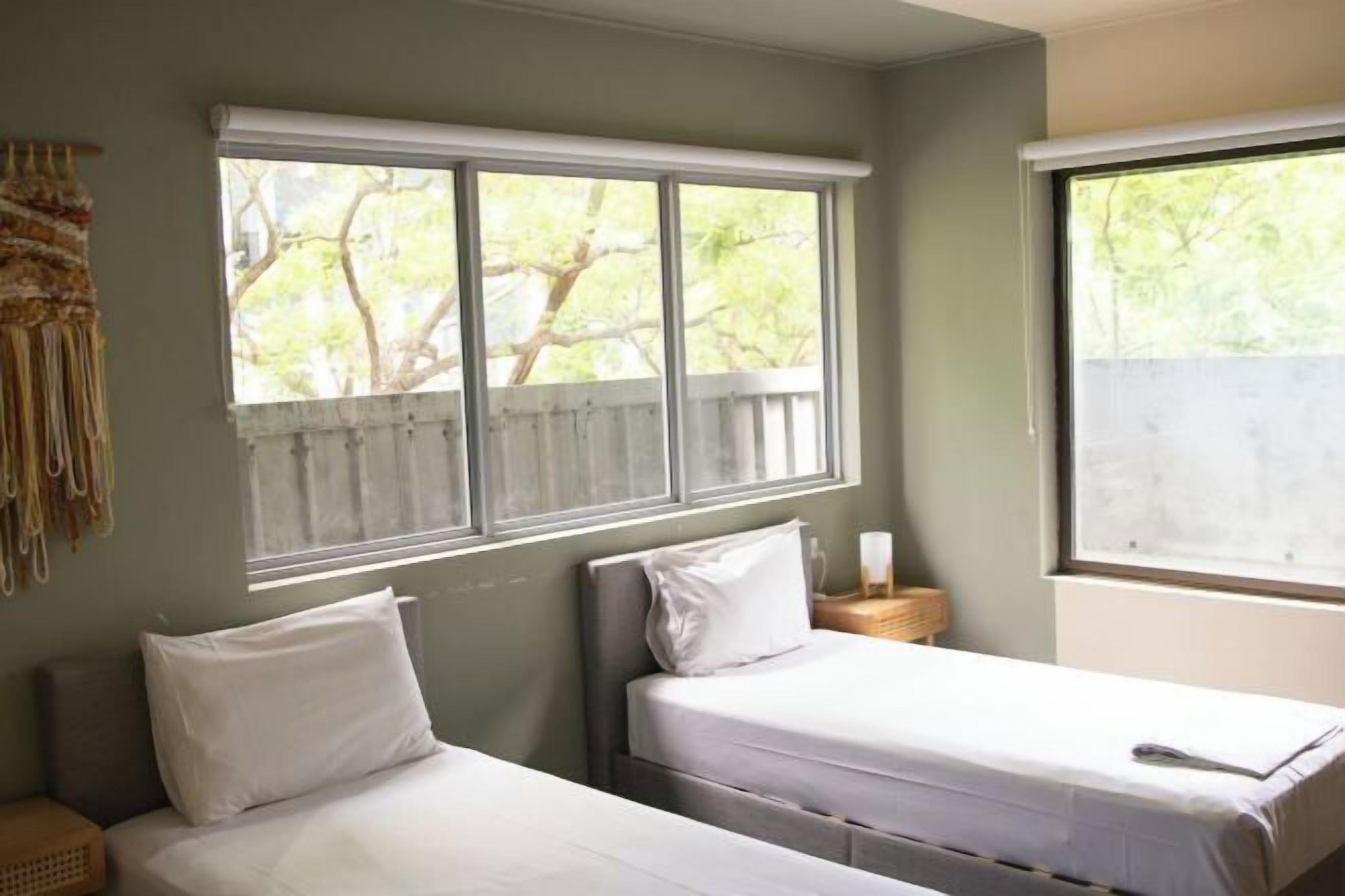 Hypo-allergenic bedding, iron/ironing board, free WiFi, bed sheets