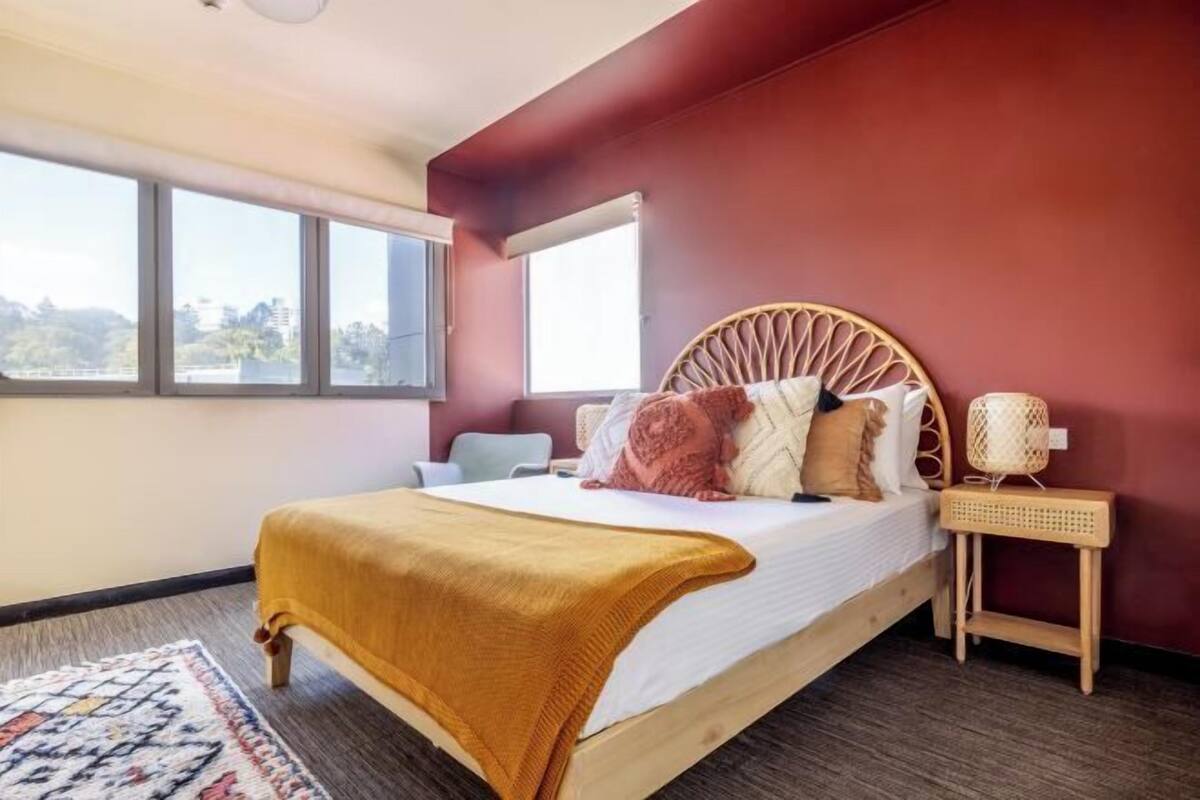 1 bedroom, hypo-allergenic bedding, iron/ironing board, free WiFi