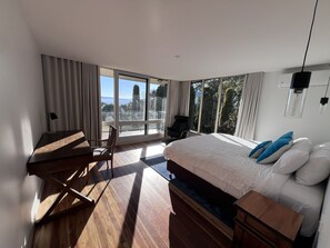 A modern bedroom with a large bed, a desk, and a chair. - The Cutting Estate Mount Panorama (Mount Panorama)