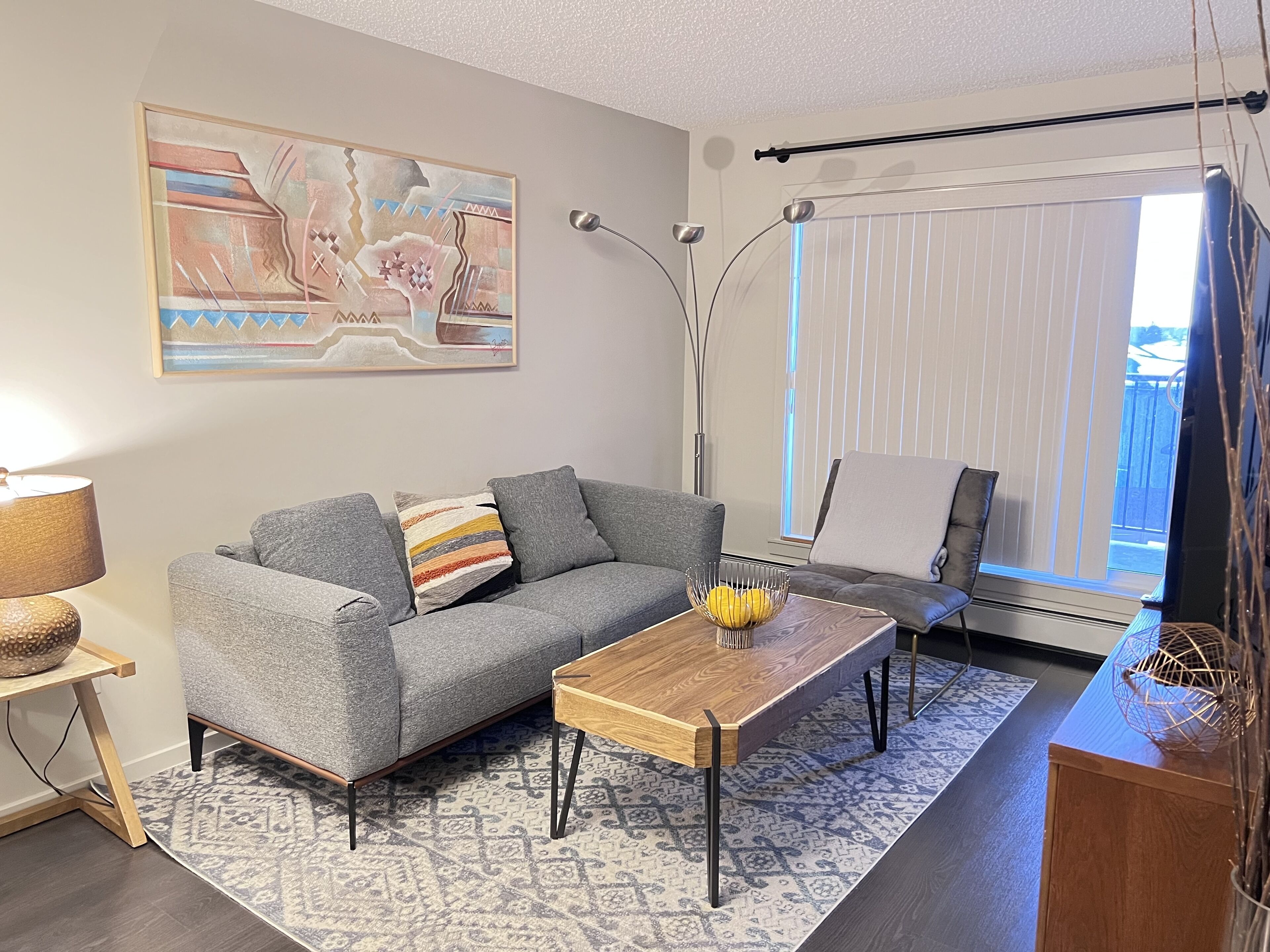 Cozy/Modern Rustic with UG parking