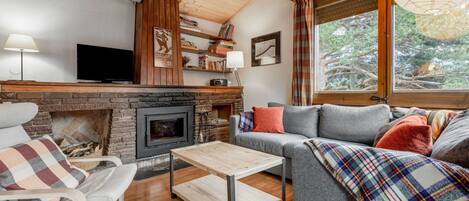 Télévision, cheminée