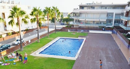 Beautiful apartment for 6 guests with WIFI, pool, A/C, TV and balcony