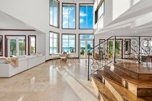 Interior - Luxury villa / Waterfront / Provate island / 5bd (North Bay Village)