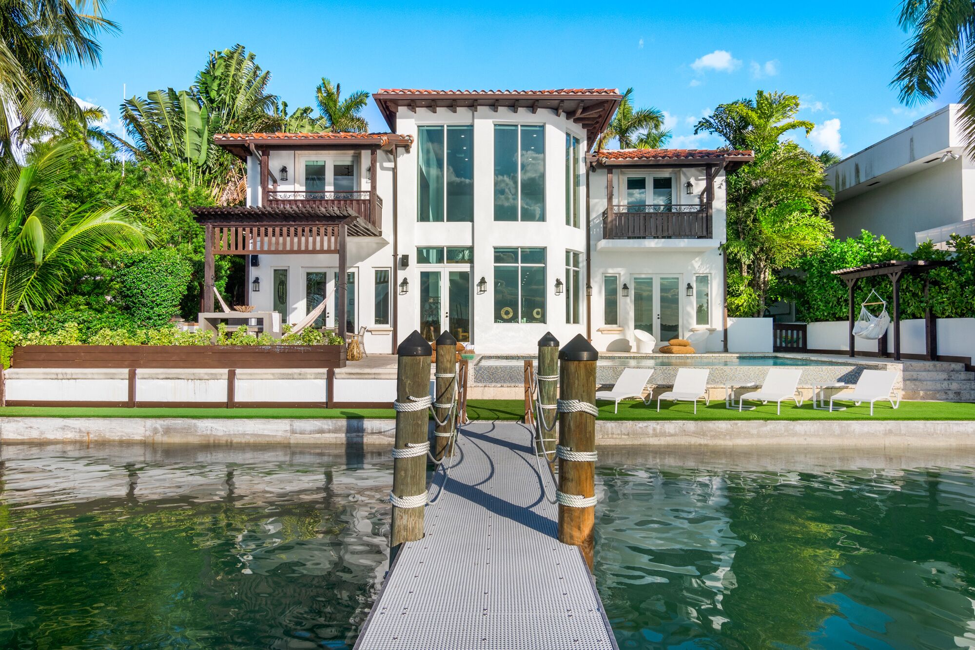 Luxury villa / Waterfront / Provate island / 5bd