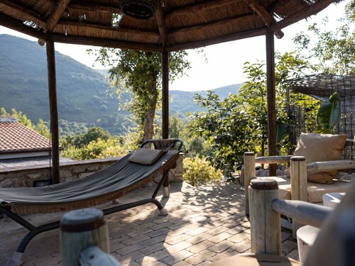 Beautiful private villa for 8 people with private pool, WIFI, TV, patio and pets allowed