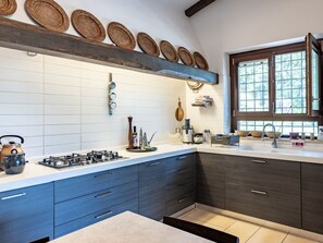 Lave-vaisselle, chaise haute