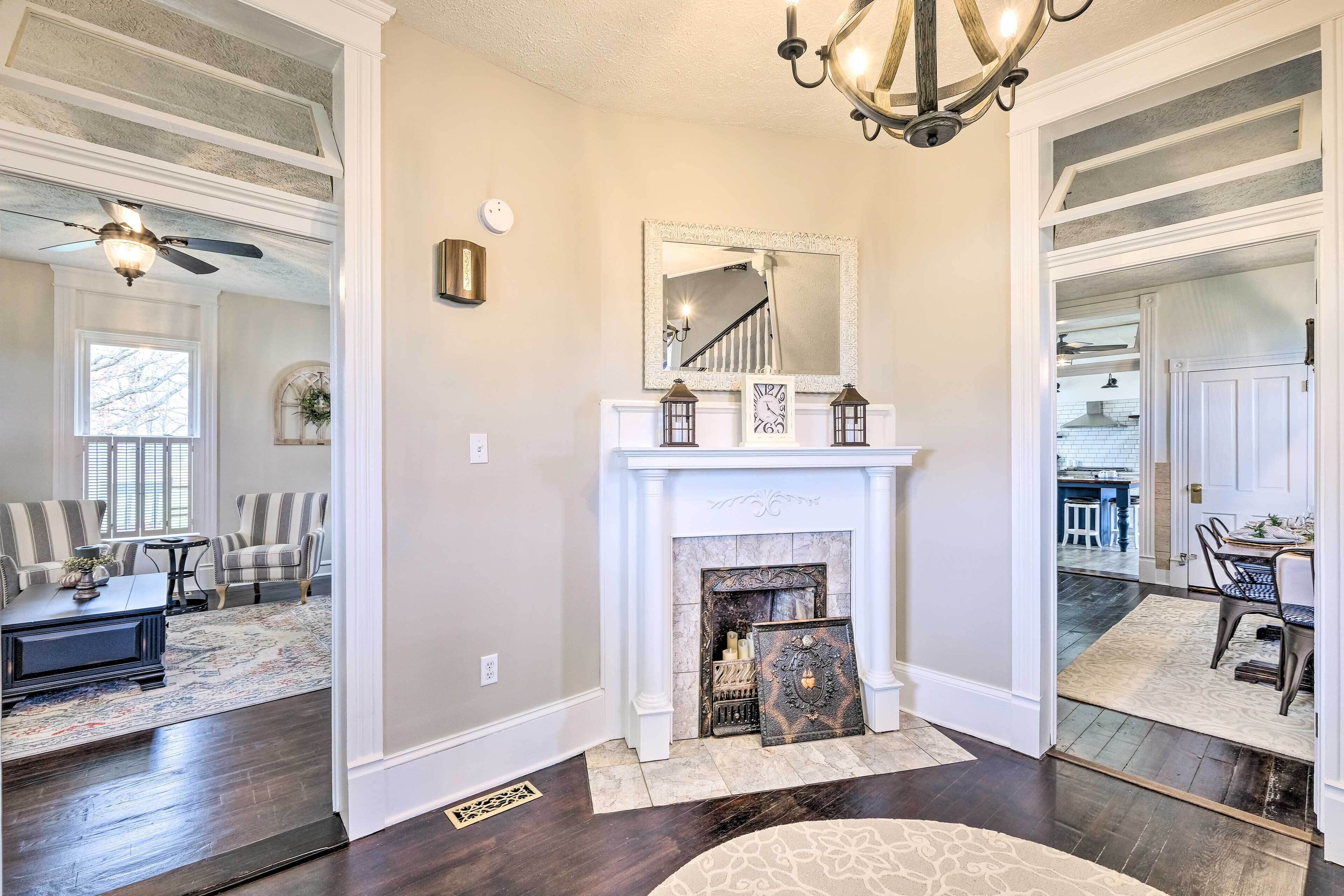 Lush, Modern Farmhouse w/ Mtn Views & Sunroom