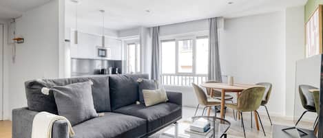 Télévision, chaîne hi-fi