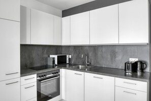 Fridge, microwave, oven, stovetop