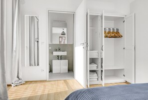 2 chambres, fer et planche à repasser, Wi-Fi, draps fournis