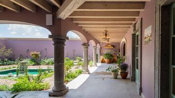 Luxury Villa | Terrace/patio