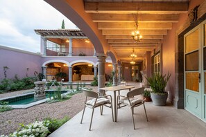 Luxury Villa | Terrace/patio
