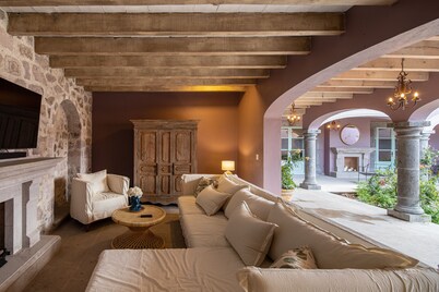 HOLT Magnificent 6BR Villa in Malanquin Golf Club
