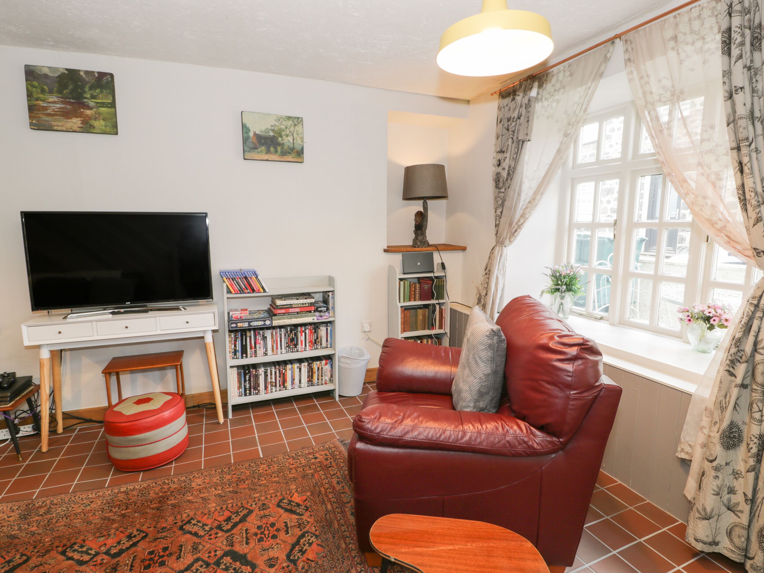 3 ALMA TERRACE, pet friendly, with a garden in Llanfairfechan