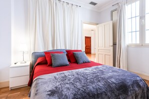 2 bedrooms, iron/ironing board, travel crib, free WiFi - Fabulous attic in the center of Seville (Sevilla)
