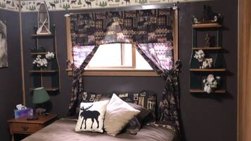 4 bedrooms, iron/ironing board, free WiFi, bed sheets