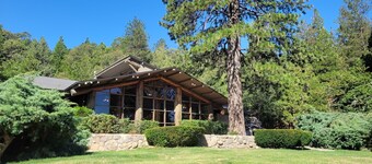 Panoramic Lake View!!! Modern 4 BD 2 BA/Level entry