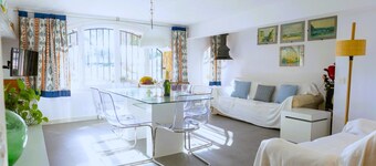 Suitur beachfront apartment Roc de Sant Gaietà
