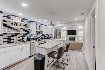 Amazing! ATnT Stadium Rangers New Ball Park, Six Flags, Hurricane Harb Tex Live!