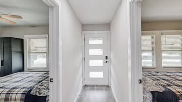 3 bedrooms, iron/ironing board, WiFi, bed sheets