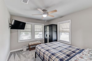 3 bedrooms, iron/ironing board, WiFi, bed sheets