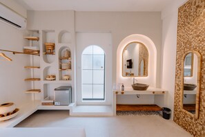 Premier Room | Premium bedding, minibar, iron/ironing board, free WiFi - El Tropico Boutique Hotel (Kuta)