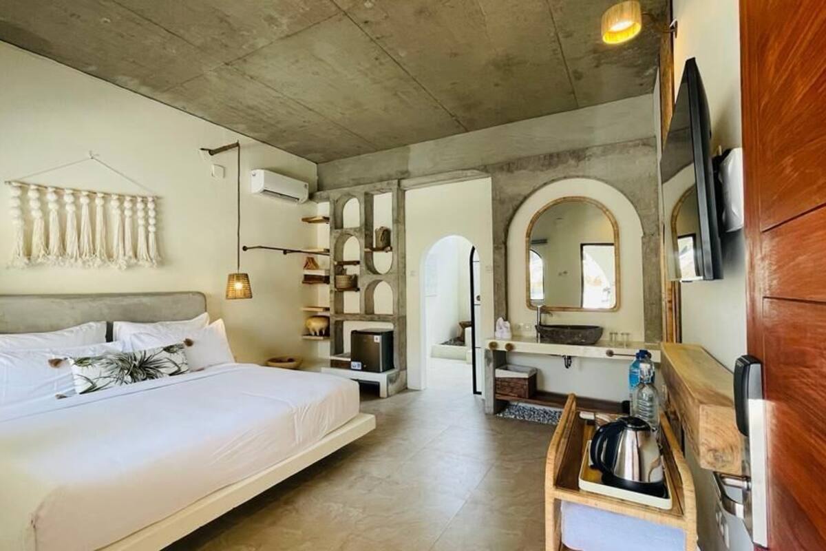 Suite | Ropa de cama de alta calidad, minibar, tabla de planchar con plancha