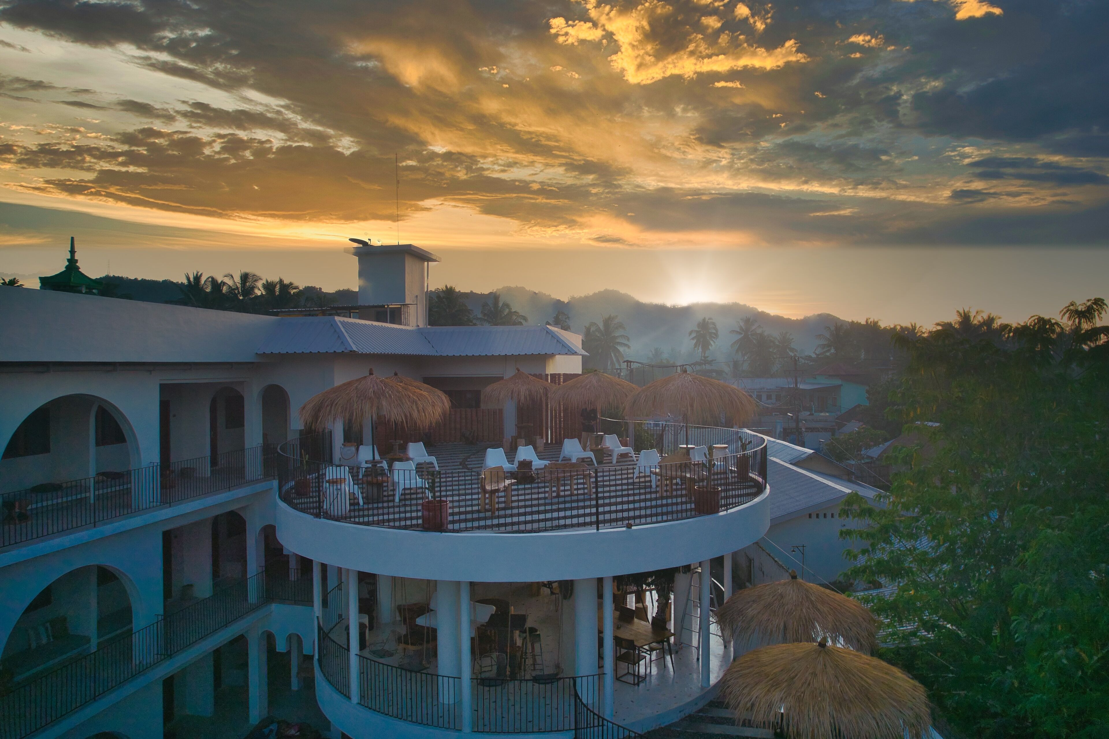 Deluxe With Pool View Twin | Mountain view