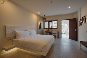 Premium bedding, minibar, iron/ironing board, free WiFi