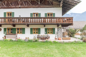 Exterior - Apartment 'Haus Niklos - Waldeck' with Mountain View, Garden & Wi-Fi (Grainau)
