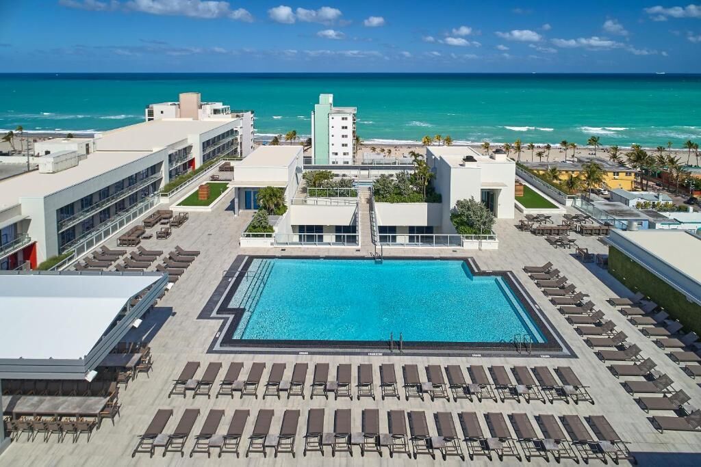 حمّام سباحة مُدفَّأ