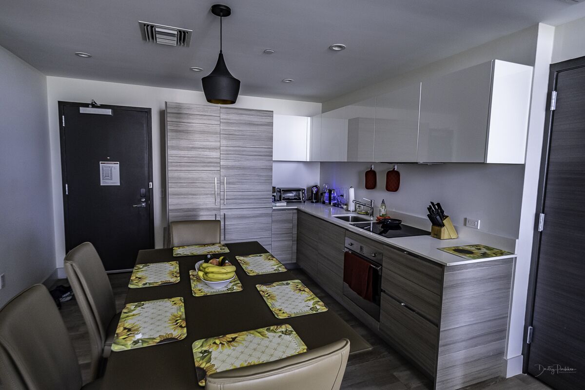 CH 2 bedroom 2 bathrooms  sleeps 6. Steps from the beach, rooftop pool, bar, gym