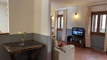 Een smart-tv en een open haard