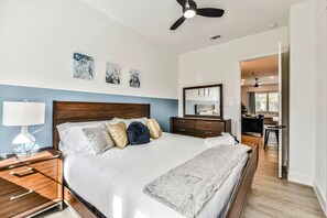 9 camere, una scrivania, ferro/asse da stiro, culla da viaggio