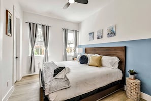8 habitaciones, escritorio, tabla de planchar con plancha y wifi