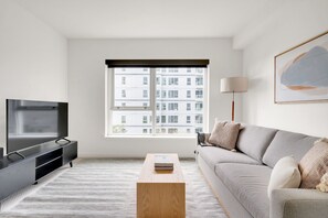 Télévision, chaîne hi-fi