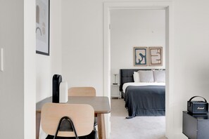 1 chambre, fer et planche à repasser, Wi-Fi, draps fournis