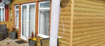 Pet friendly sleeps 6 Chalet Bridlington free elec