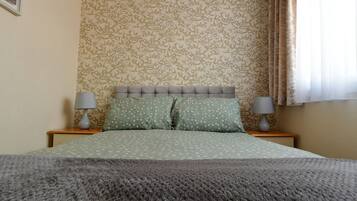 2 bedrooms, iron/ironing board, WiFi, bed sheets
