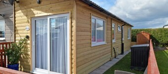 Pet friendly sleeps 3 Chalet Bridlington free elec