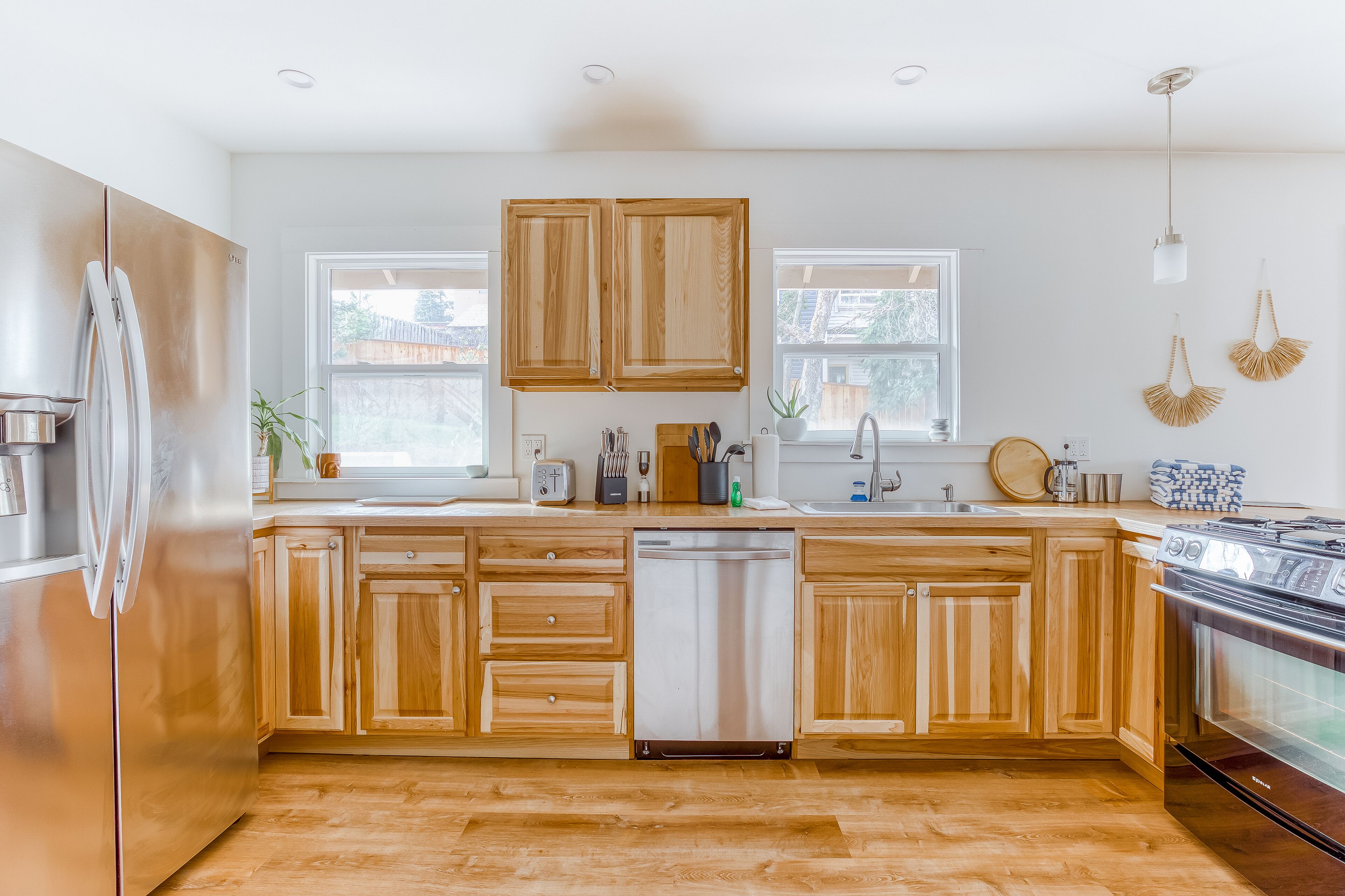 Stylish home, loft, & guest suite with hot tub, fenced yard, WiFi, & W/D