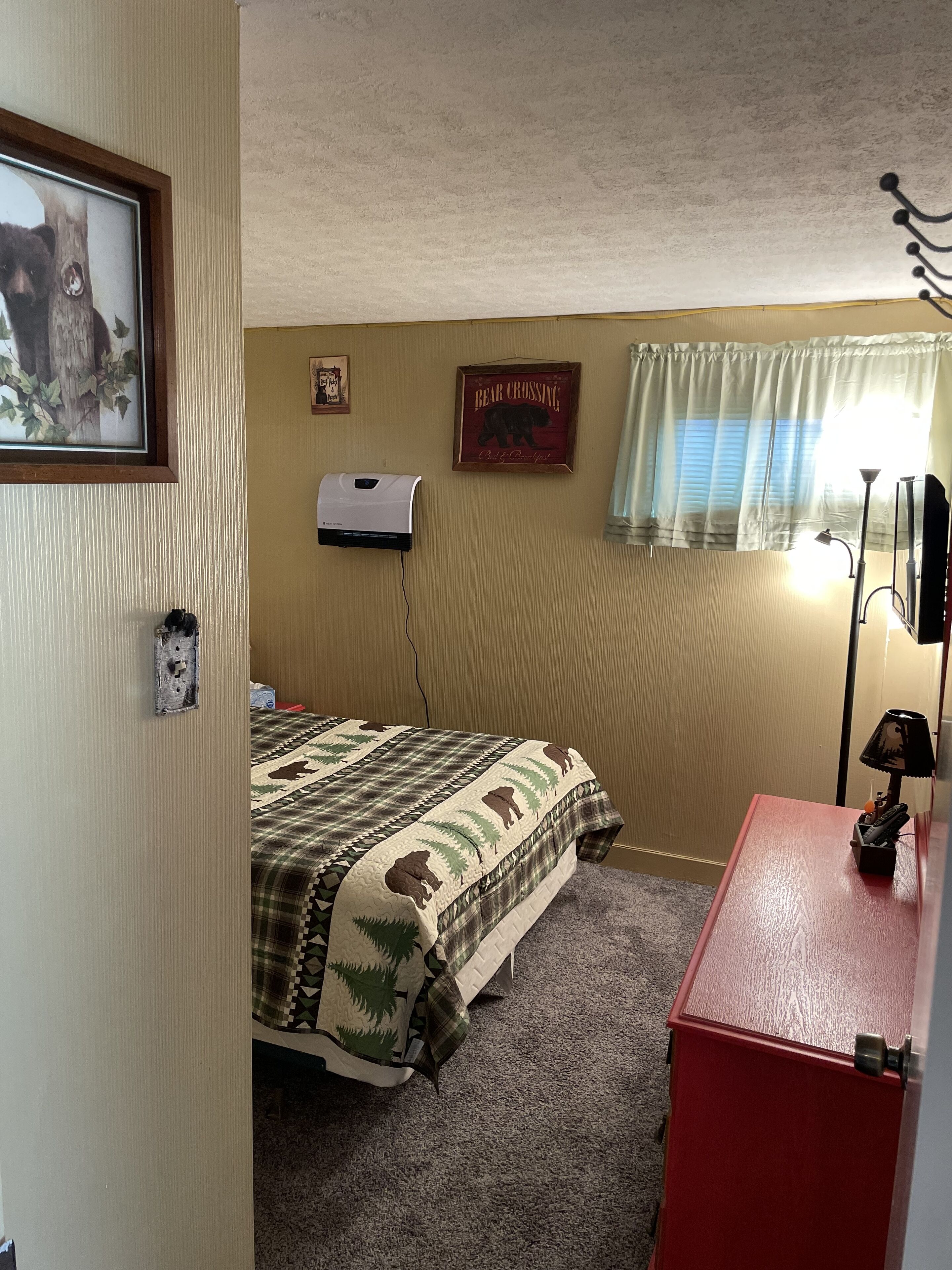 1 habitación, tabla de planchar con plancha, wifi gratis y ropa de cama 