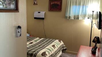 1 habitación, tabla de planchar con plancha, wifi gratis y ropa de cama