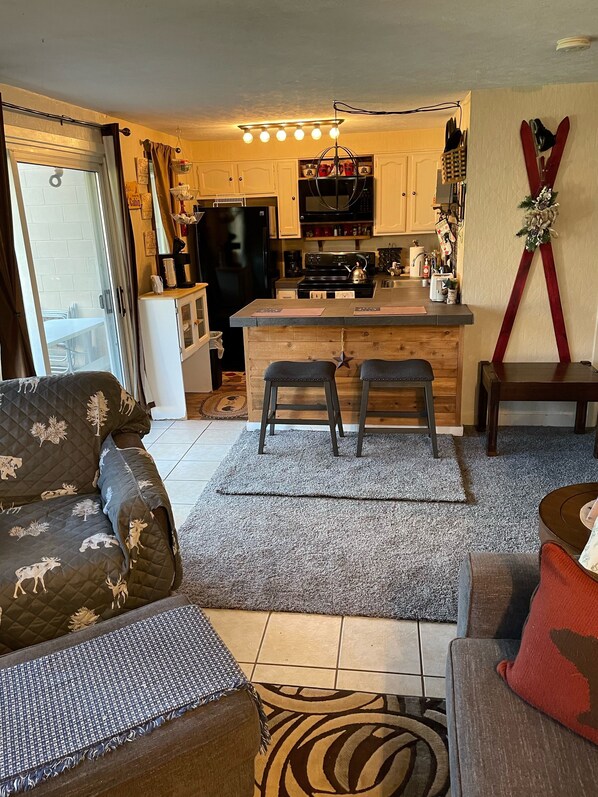 Smart TV, fireplace
