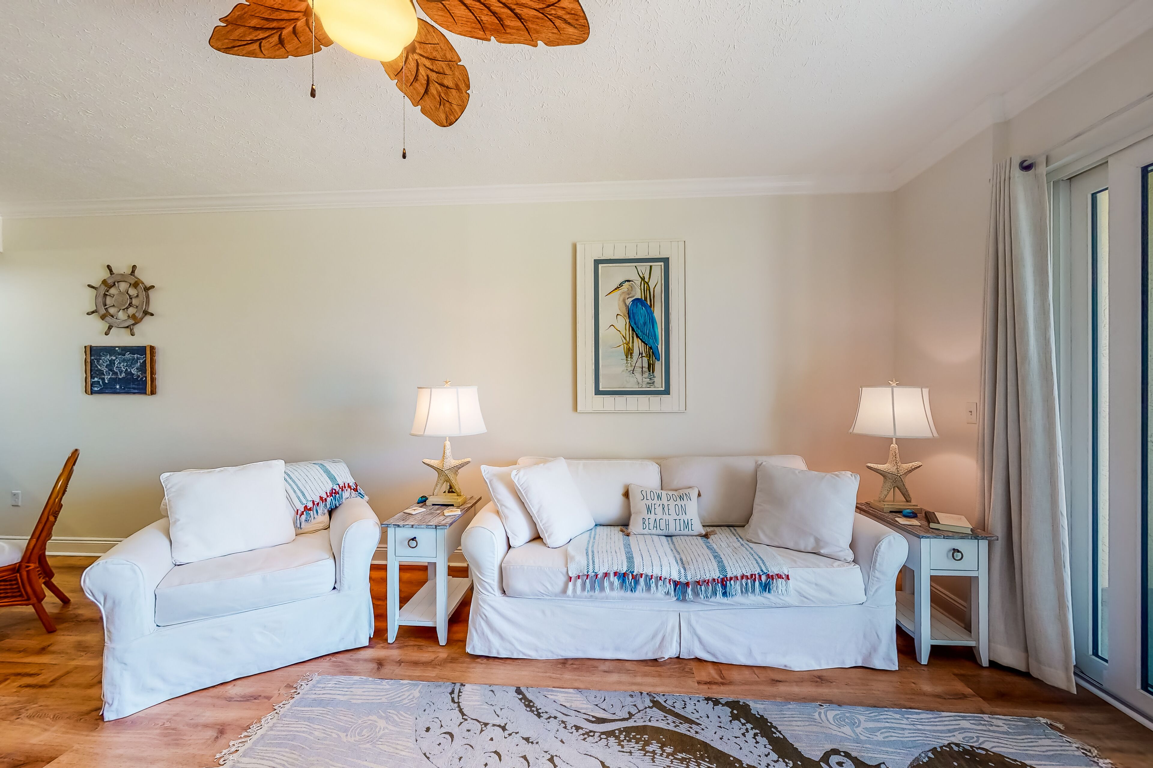 Ocean view condo with central AC, WiFi, washer/dryer, access to pool, hot tub