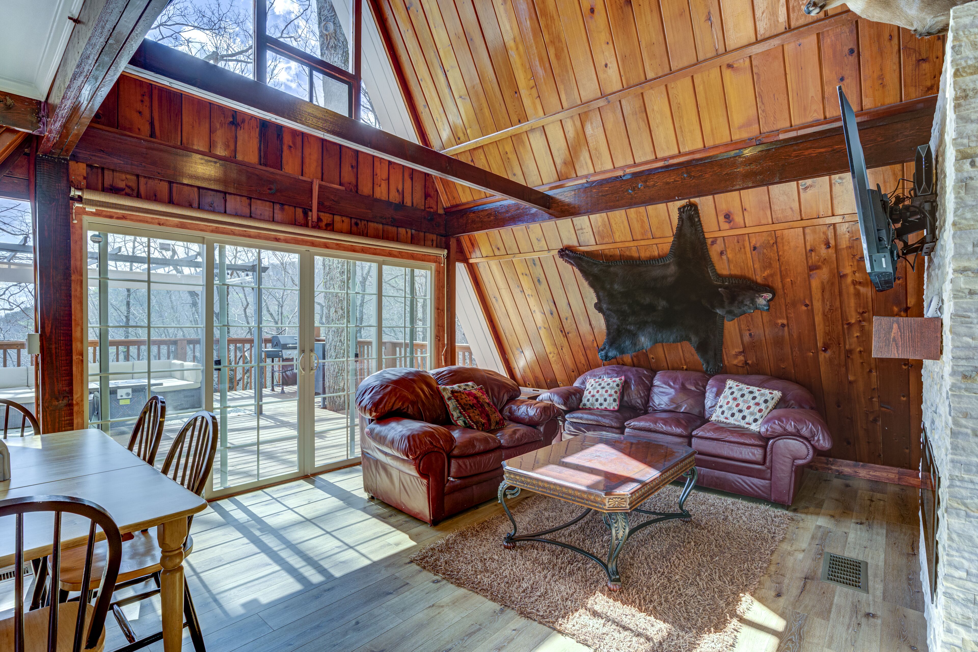 Countryside A-frame with private hot tub, alfresco deck & amazing views